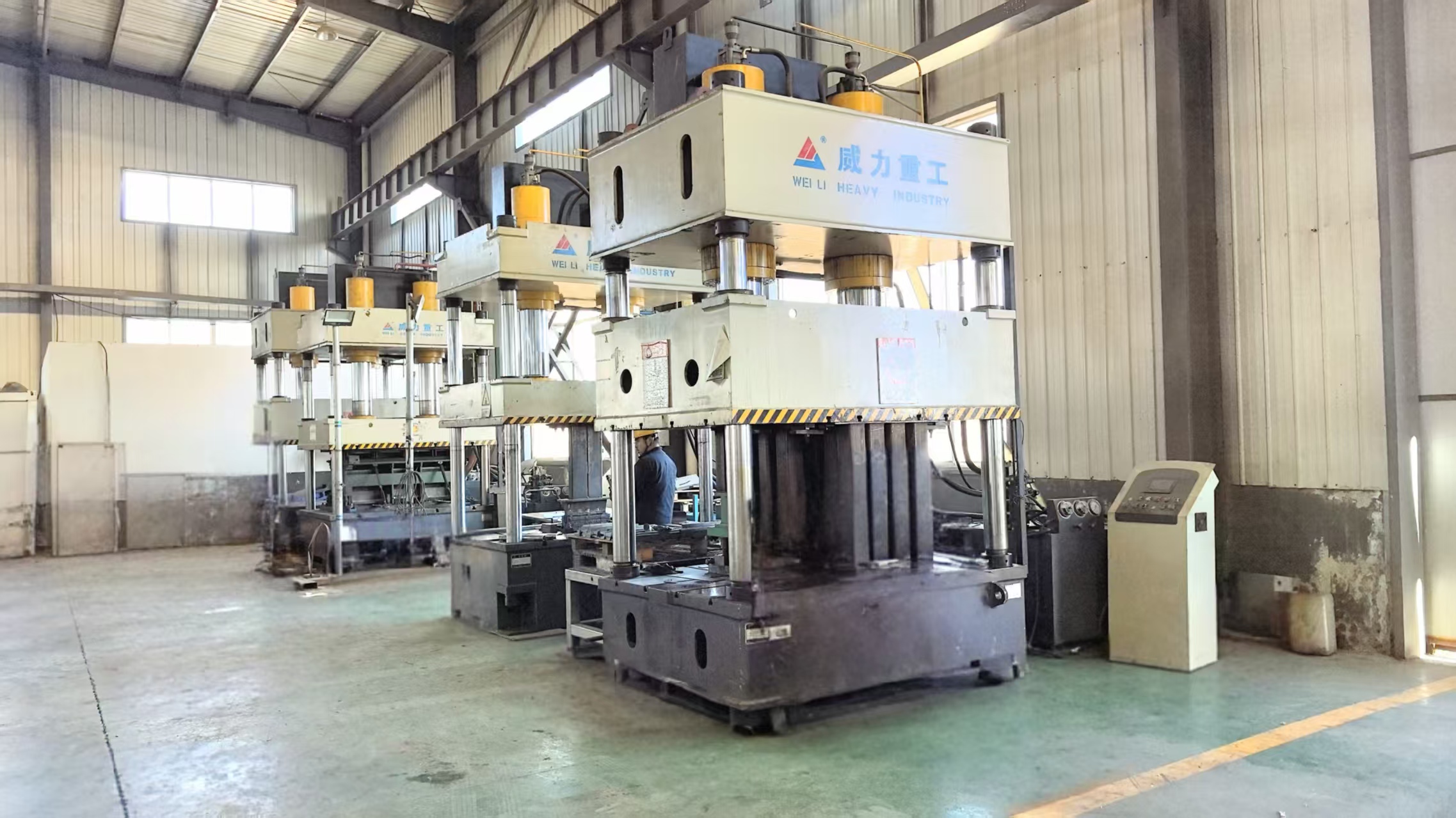 Heavy-Duty Press Machine